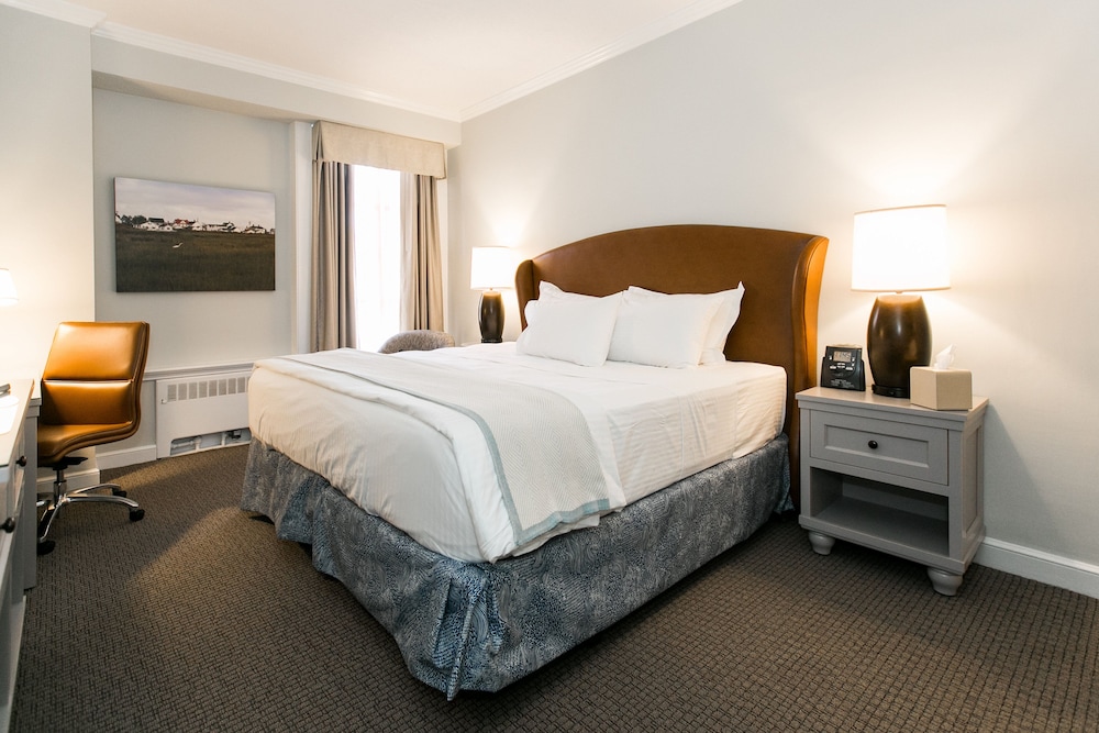 The Tidewater Inn - photo 4