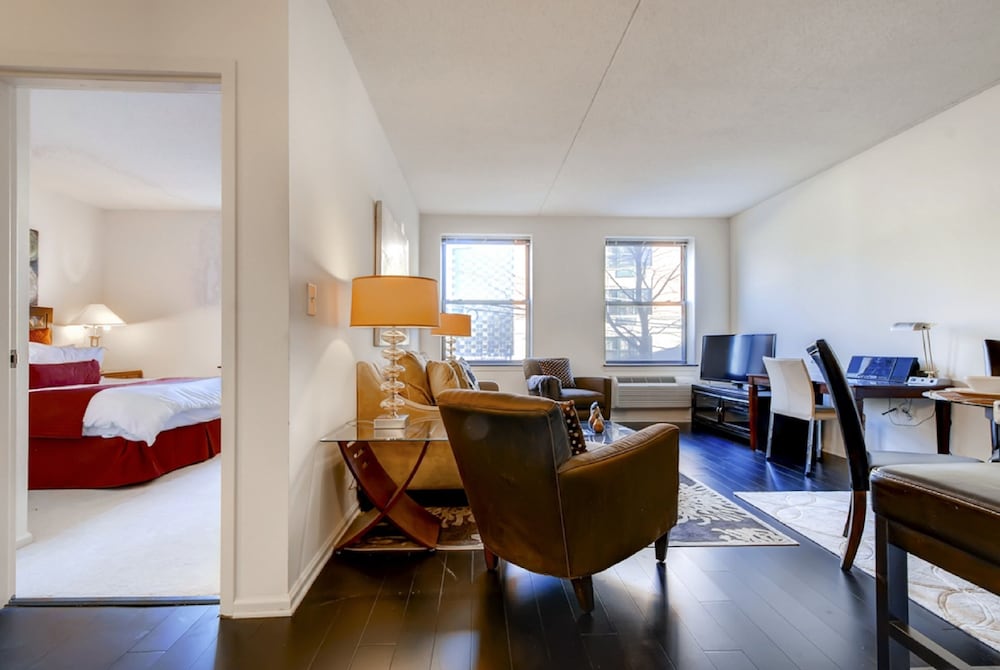 Global Luxury Suites at Tiverton Ave - photo 16
