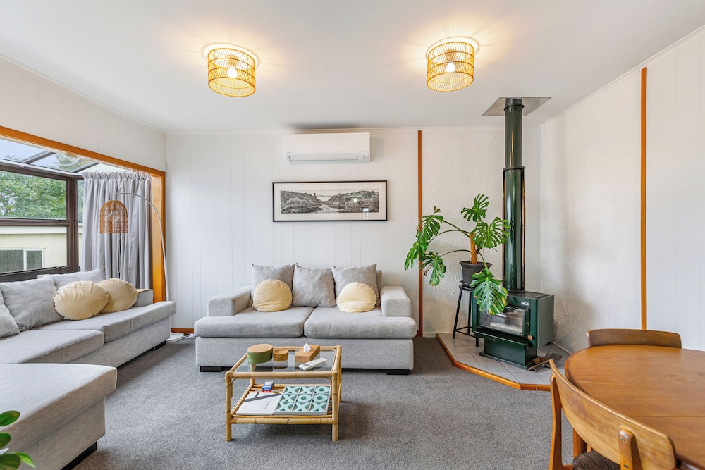 Tranquil Haven 2 BR Home Zodiak Stays — 4-Star Luxury Hotel in Auckland, New Zealand