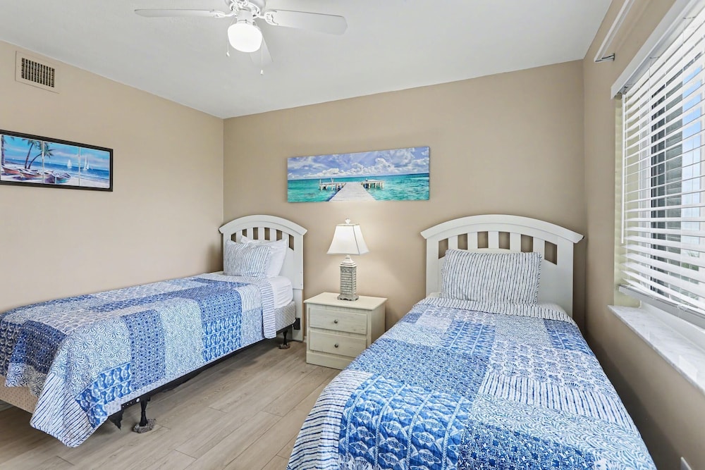Land's End 11 407 Beach Front Premier — 4-Star Luxury Hotel in Saint Pete Beach, United States