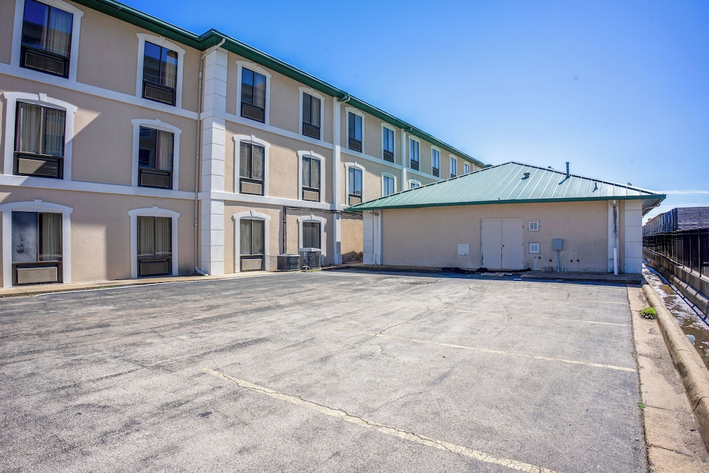 Ark Suites By Oyo Jonesboro I 555 - photo 88