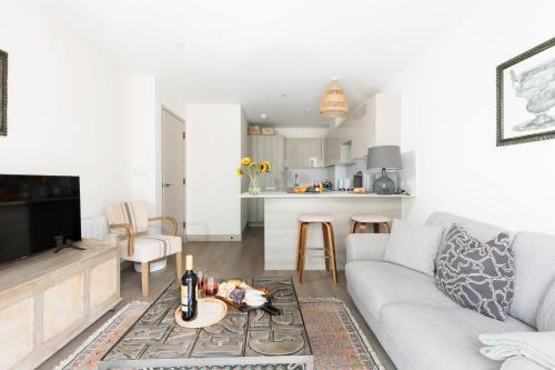 Vespasian's Abode by Grandeur Property — 4-Star Luxury Hotel in Poole, United Kingdom