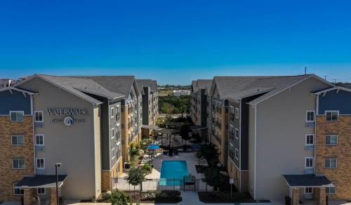 Properties By Preston I Spacious 1 Bed 1 Bth — 4-Star Luxury Hotel in San Antonio, United States