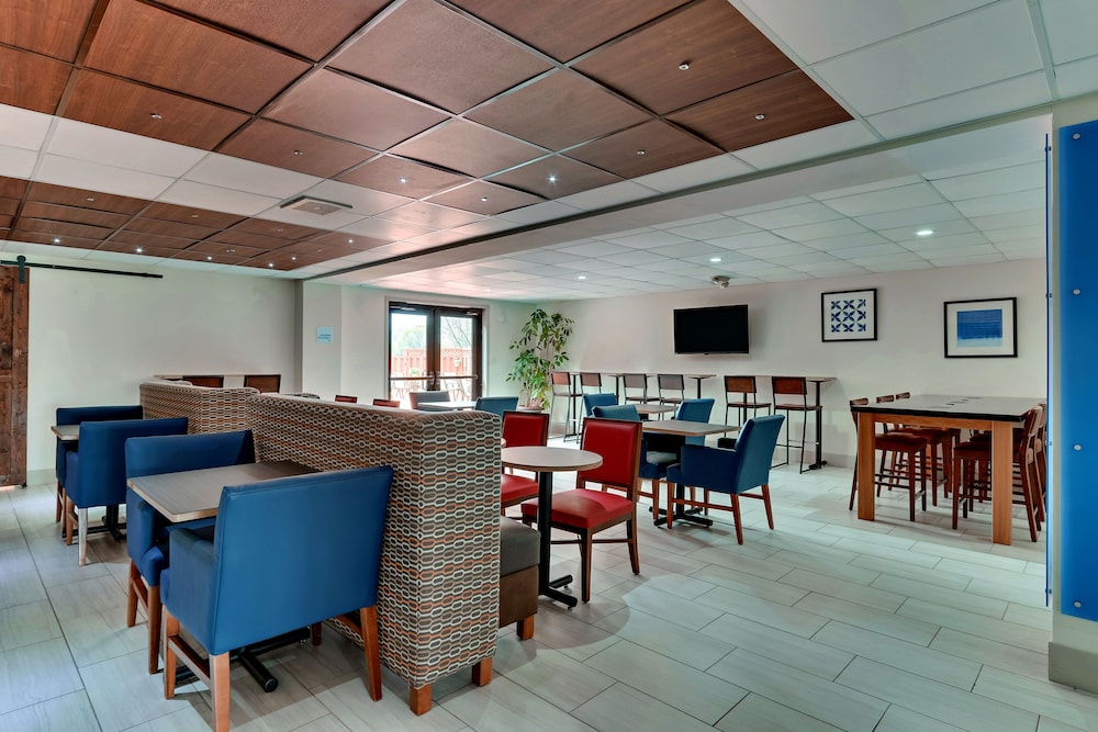 Holiday Inn Express Hotel & Suites Bad Axe by IHG - photo 49