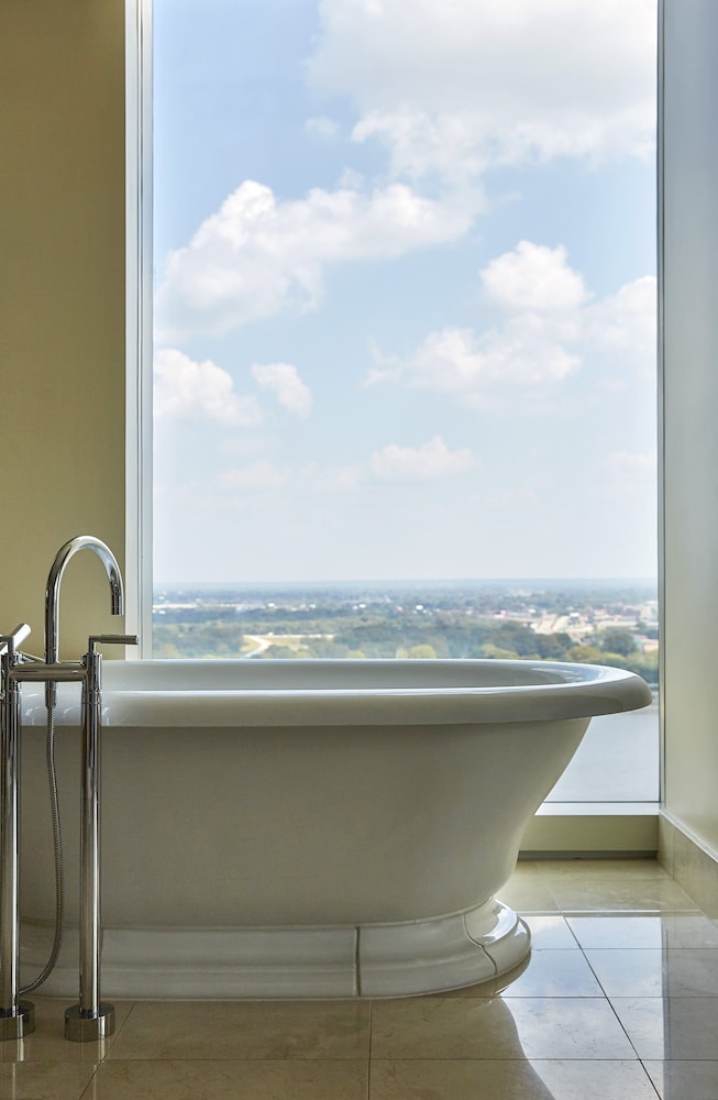 Four Seasons Hotel St Louis - photo 21