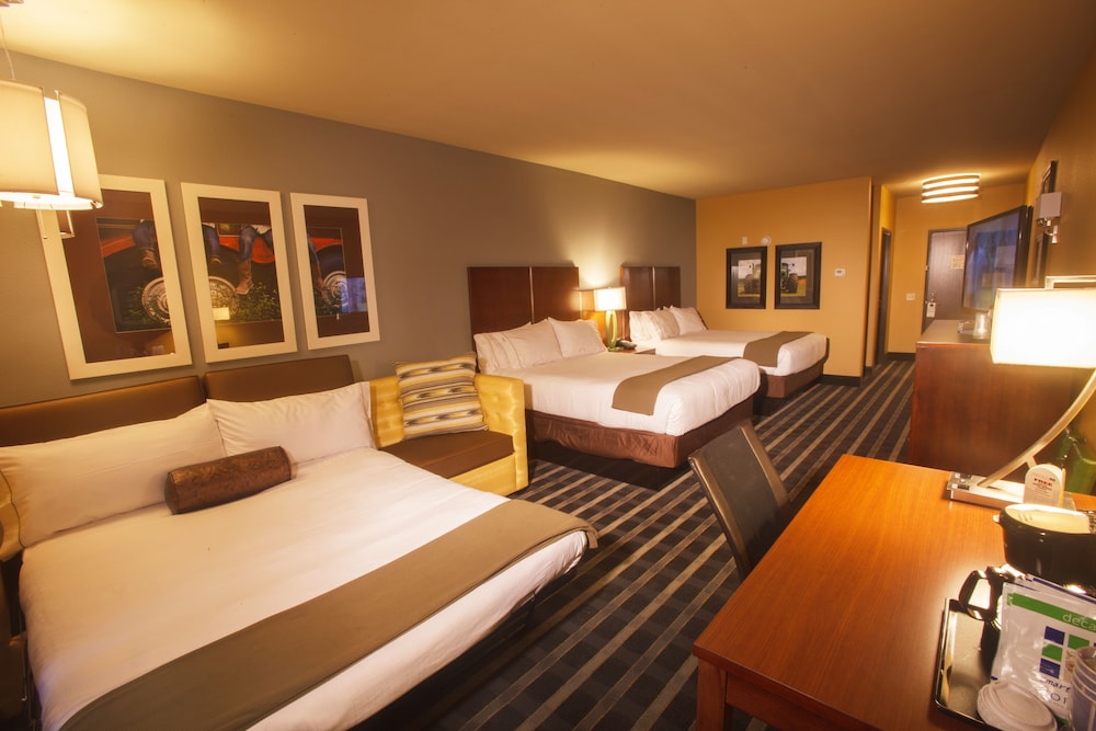 Holiday Inn Express & Suites Perry National Fairground Area #34 by IHG - photo 2
