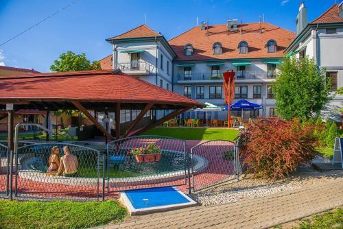 Hotel Kamilla — hotel in Balmazujvaros