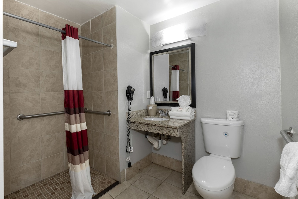 Red Roof Inn Raleigh North Crabtree Mall Lenovo Center - photo 18