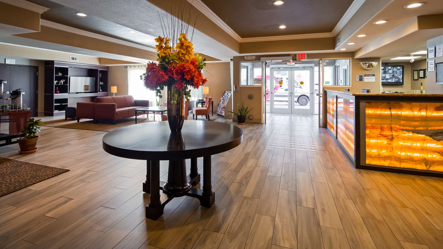 Airport Inn and Suites - photo 16