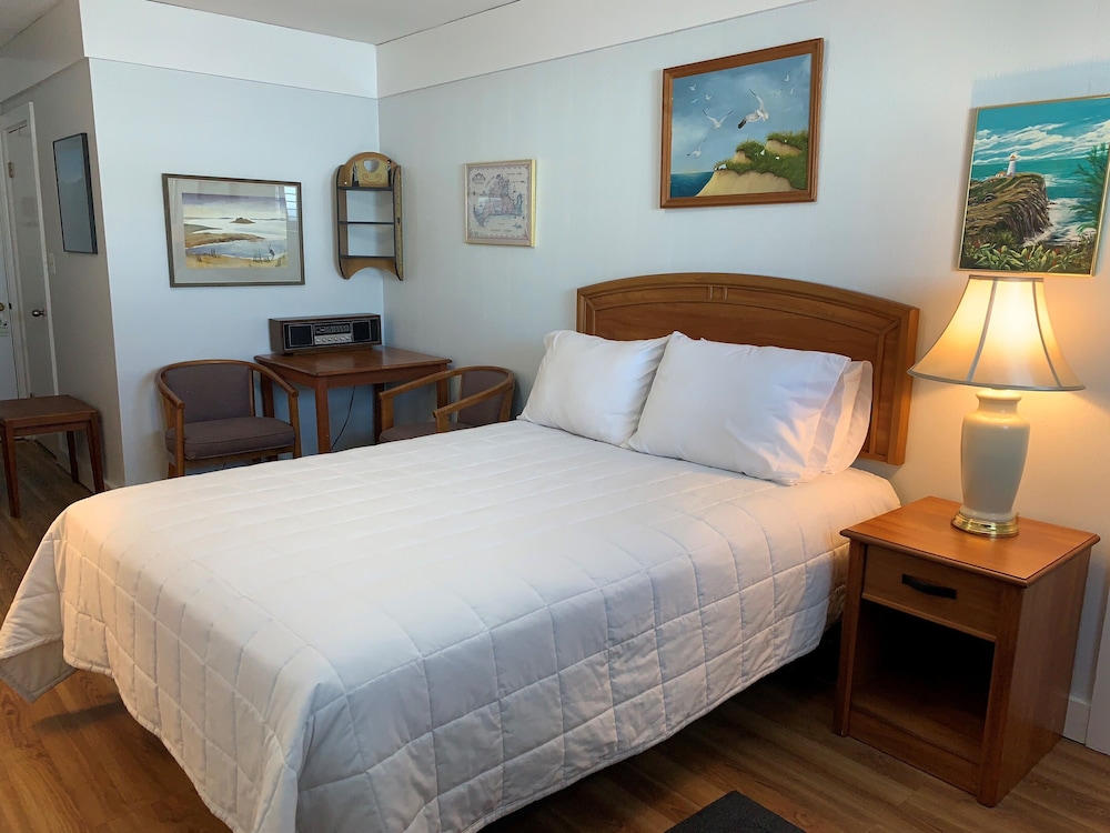 Vineyard Harbor Motel Private Beach - photo 34