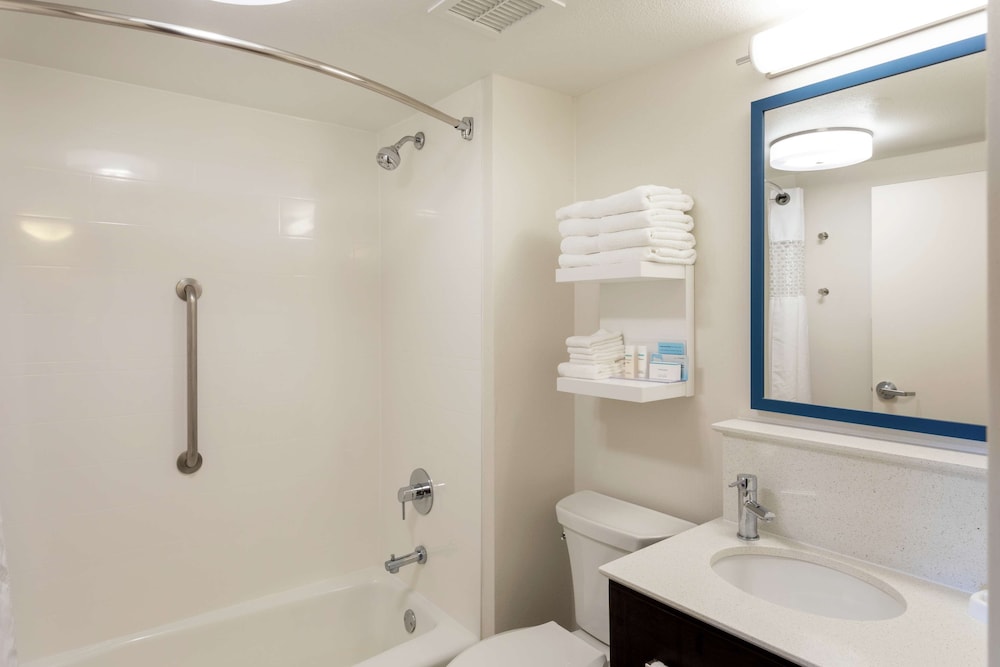 Hampton Inn by Hilton Minneapolis Eagan - photo 24