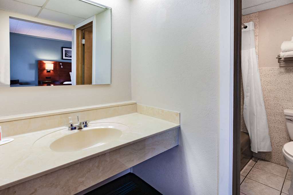 Days Inn & Suites by Wyndham St. Ignace Lakefront - photo 34