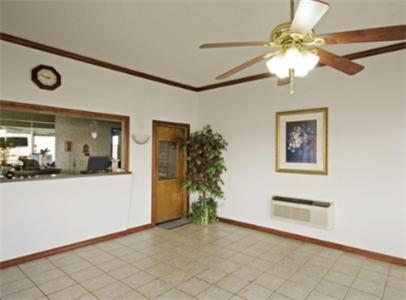 Executive Inn Muldrow - photo 15