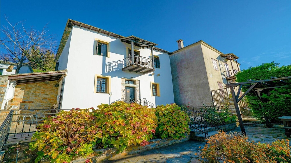 Chrissi Nefeli in Volos, Greece