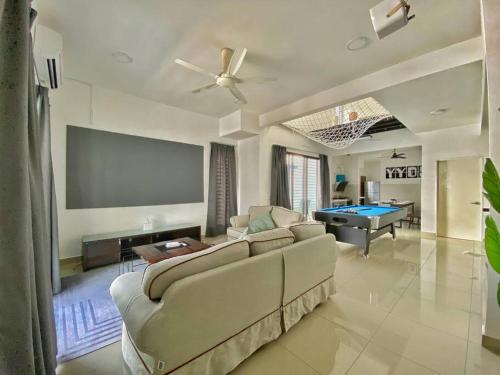 Shah Alam Setia Alam SCCC 3 Storey Semi D 13 Pax in Shah Alam, Malaysia