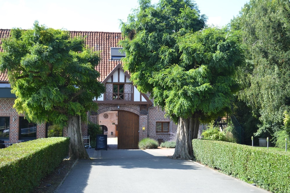 Le Domaine des Cigognes — hotel in Ennevelin