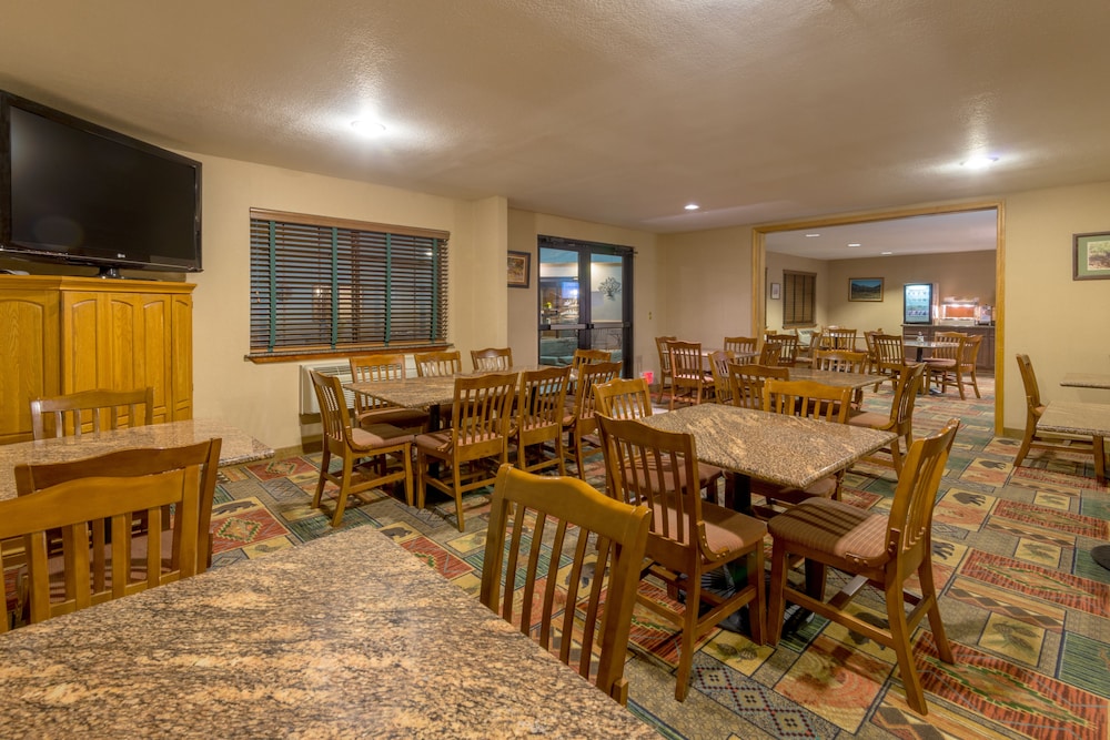 Holiday Inn Express Hotel & Suites Raton by IHG - photo 48