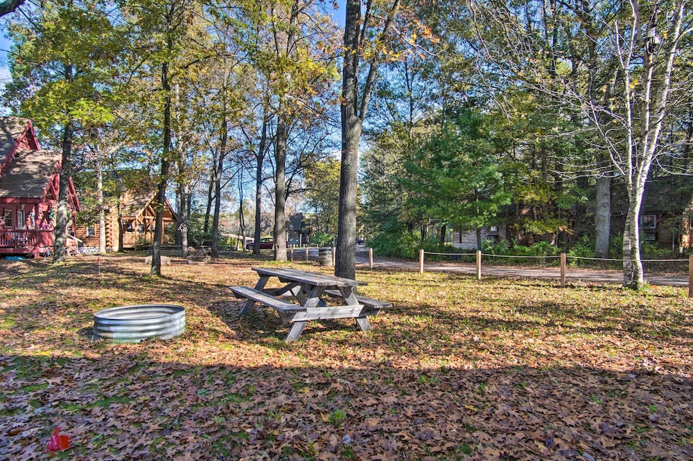 Rustic Rothbury Cabin with Resort Amenity Access - photo 28