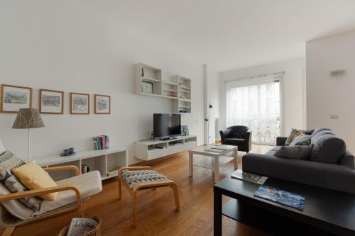 GuestHost M1 Lima Roomy Apartment with Balconies — 4-Star Luxury Hotel in Milan, Italy