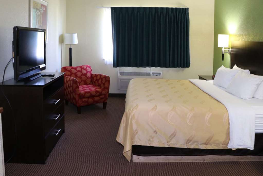 Quality Inn Evansville Eastland Area - photo 4