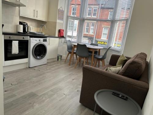 Central Colwyn Bay Studio Flat 2A — 4-Star Luxury Hotel in Colwyn Bay, United Kingdom