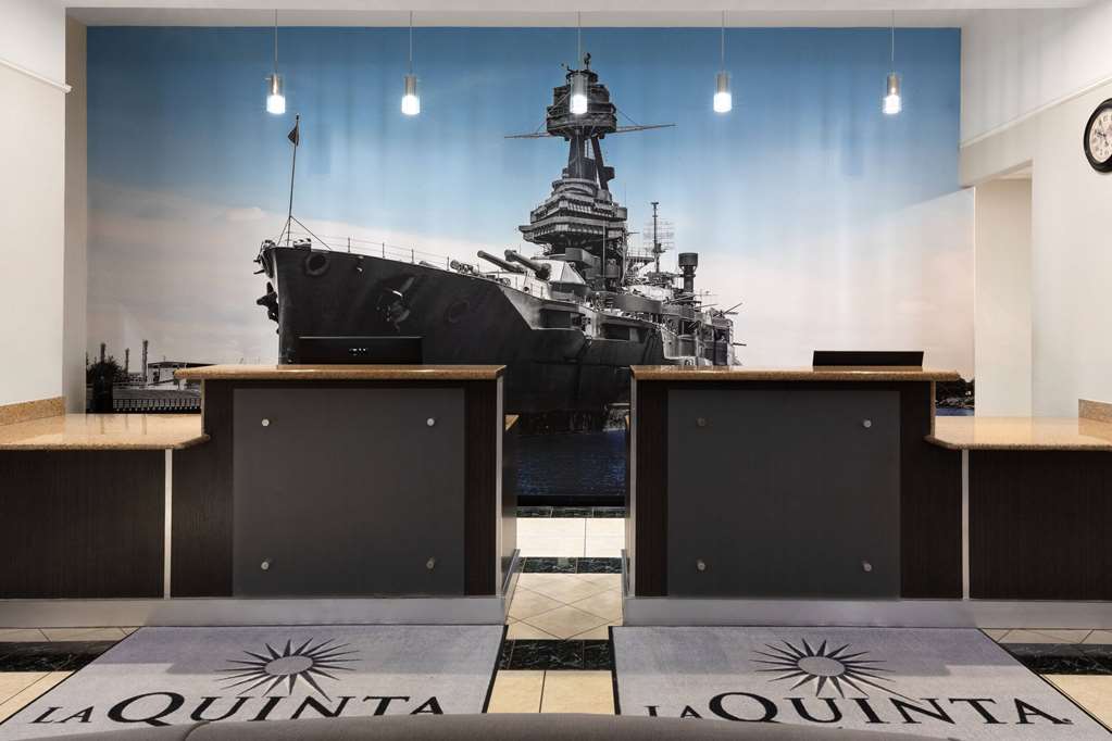 La Quinta Inn & Suites by Wyndham Deer Park - photo 5