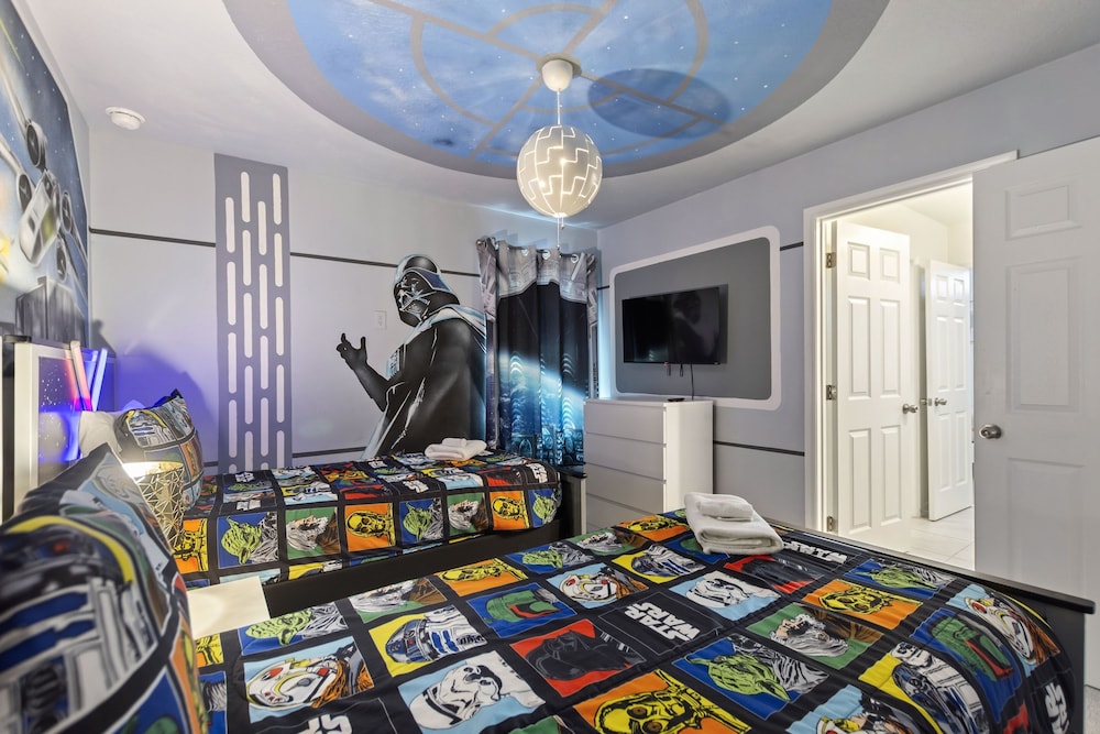 Rear Views Spa Games Room Pet Friendly Resort Amenities 8 Bedroom Villa - photo 18