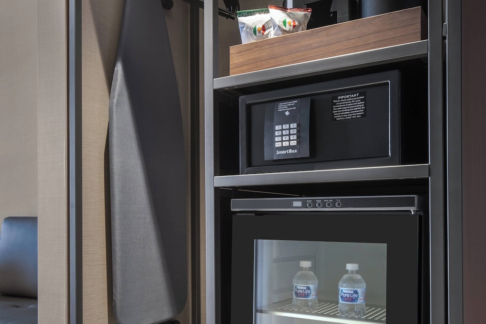 AC Hotel by Marriott Washington DC Capitol Hill Navy Yard - photo 10