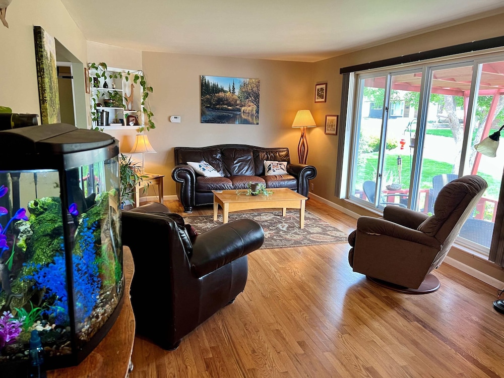 Wanderer's Roost - carbon neutral hotel in Arvada