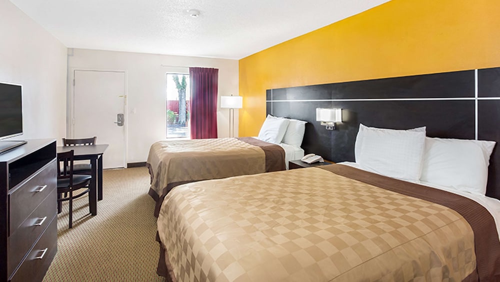 Magnuson Hotel Bradenton - photo 7