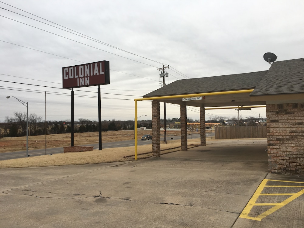 Colonial Inn Oklahoma - featured photo