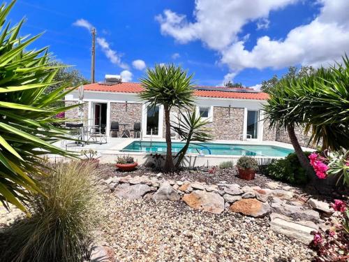 Typical quiet Algarve cottage — 4-Star Luxury Hotel in Faro, Portugal