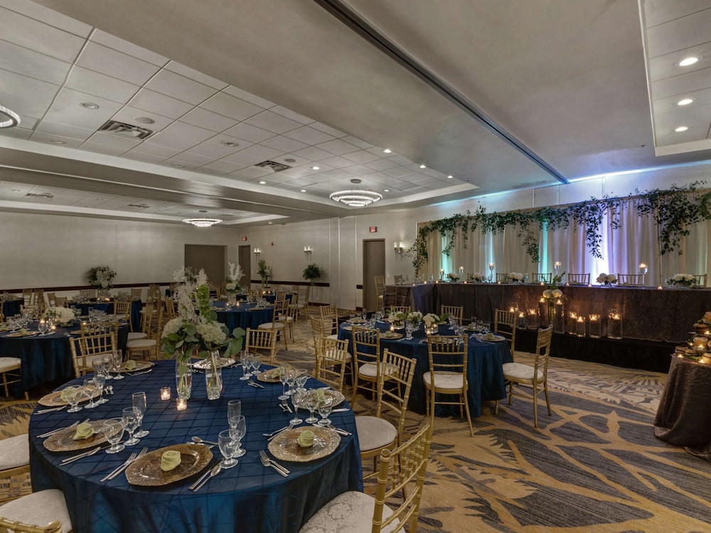 Embassy Suites by Hilton Milwaukee Brookfield - photo 69