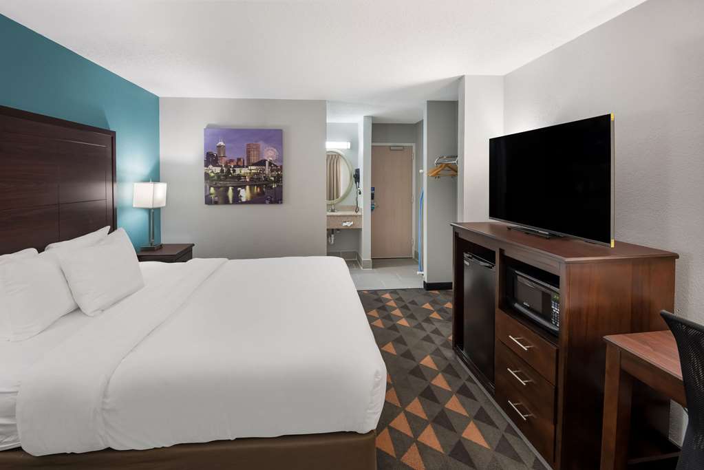 Clarion Pointe Indianapolis Northeast - photo 22