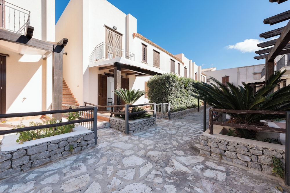 Casa Vacanza Azzurra 4 — 4-Star Luxury Hotel in San Vito Lo Capo, Italy