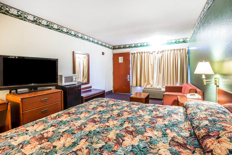Relax Inn Milledgeville - photo 9
