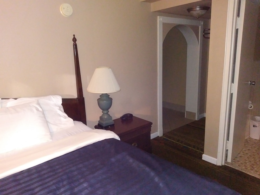 Days Inn by Wyndham Hot Springs - photo 17