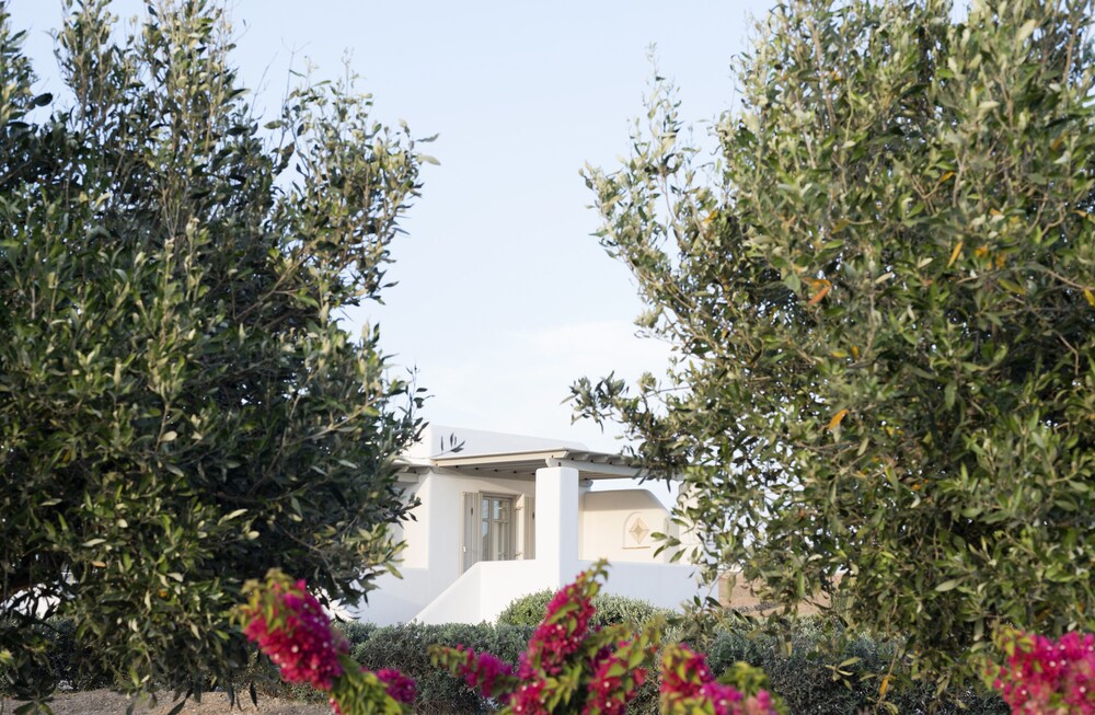 Golden Sand Paros — 4-Star Luxury Hotel in Paros, Greece