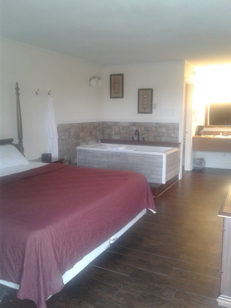 Colonial Mountain Inn - photo 21