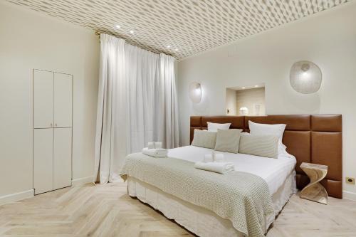 Pick A Flat's Apartment in Saint Germain des PrA s Rue du Cherche Midi — 4-Star Luxury Hotel in Paris, France