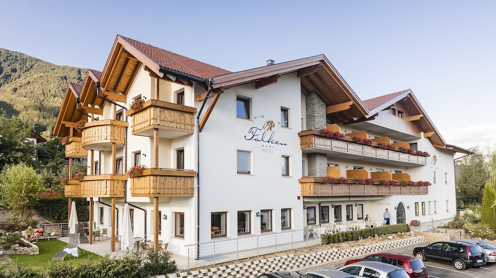 Hotel Falken — hotel in Falzes