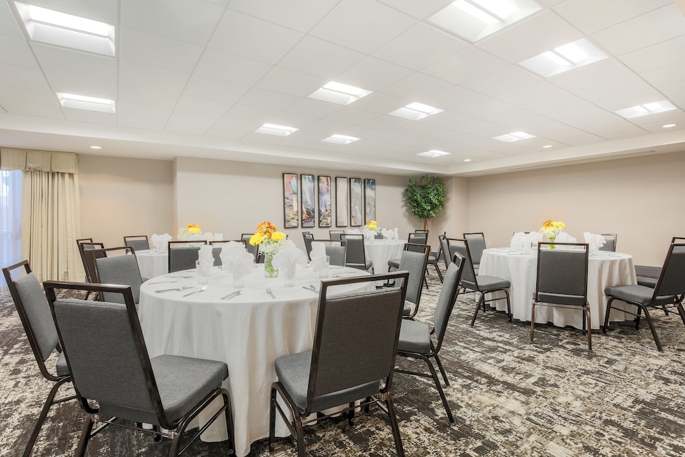 Hilton Garden Inn Melville - photo 32