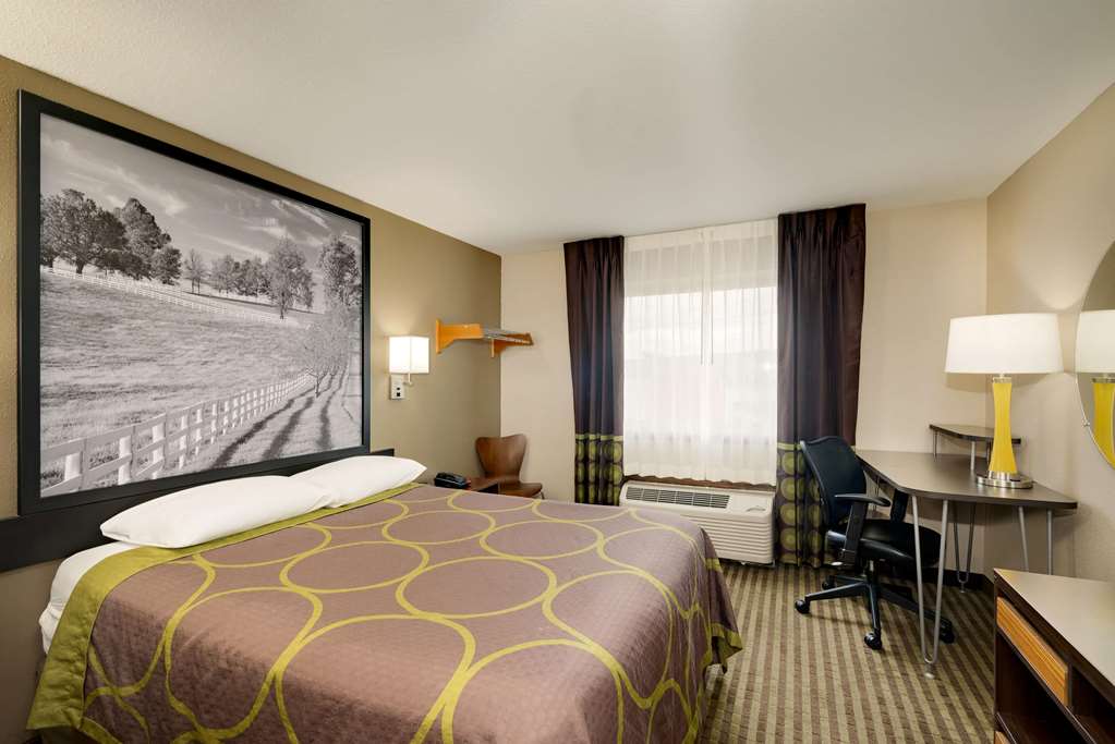 Super 8 by Wyndham Lexington Hamburg Area - photo 8