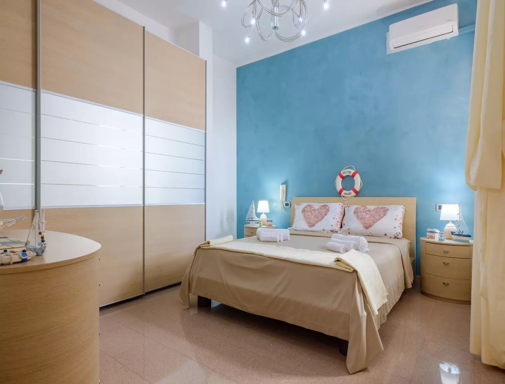 Grande Emerald Luxury Home Sea View — 4-Star Luxury Hotel in Porto Cesareo, Italy