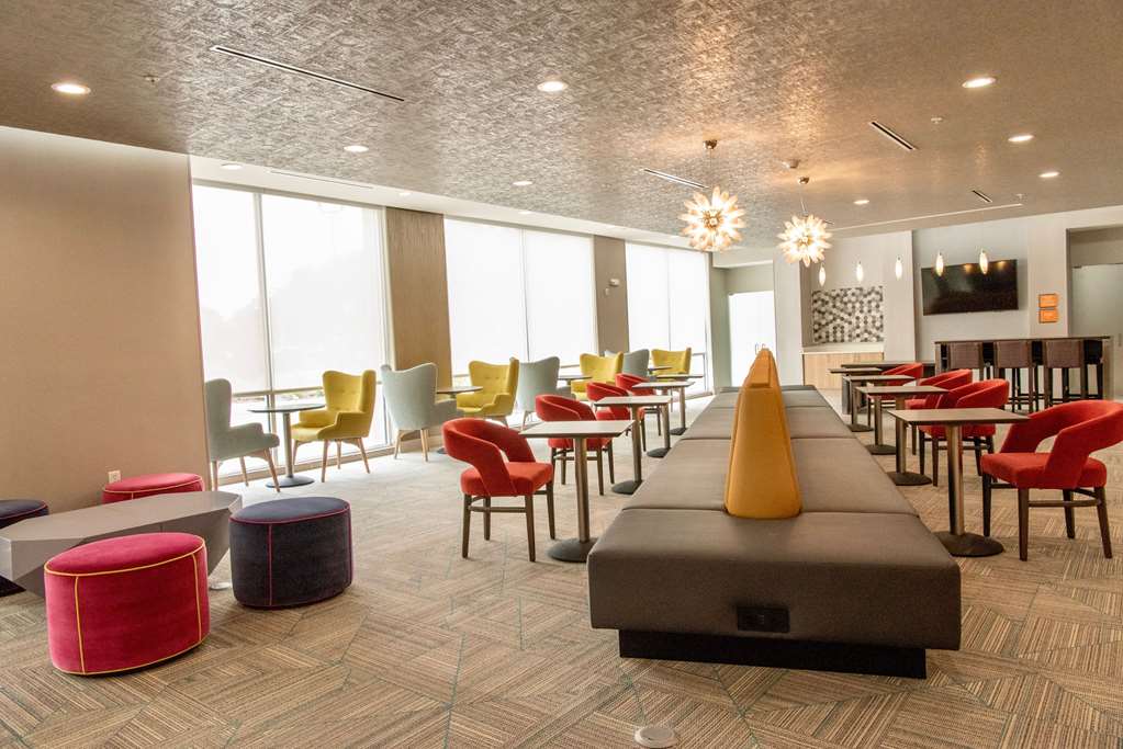 La Quinta Inn & Suite by Wyndham Lake City - photo 8