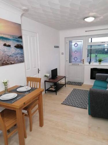 Entire Cosy Bungalow Close To Beach 20692234 — Heacham