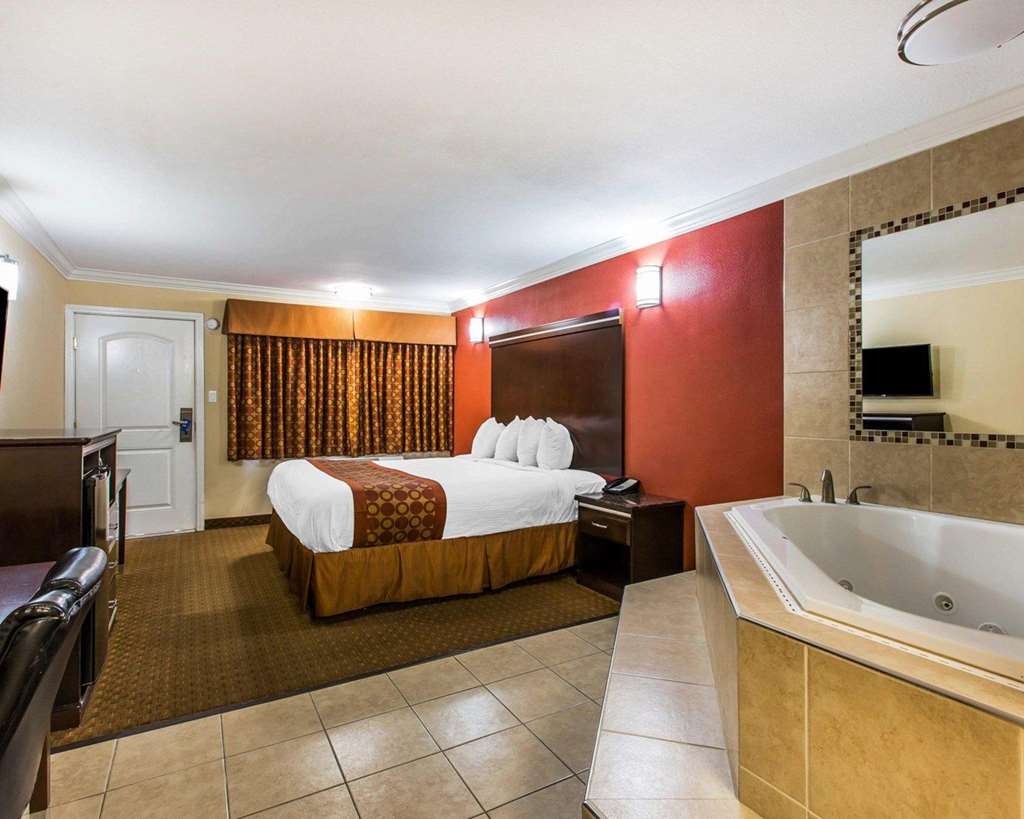 Rodeway Inn & Suites Corona - photo 21
