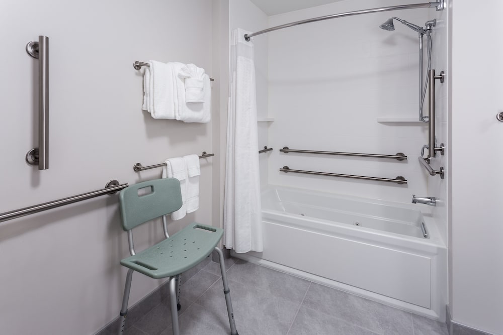 Holiday Inn Express & Suites Rice Lake by IHG - photo 20