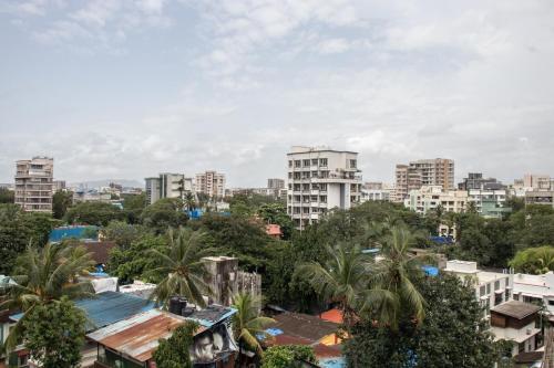 Aura Entire Studio in Vile Parle