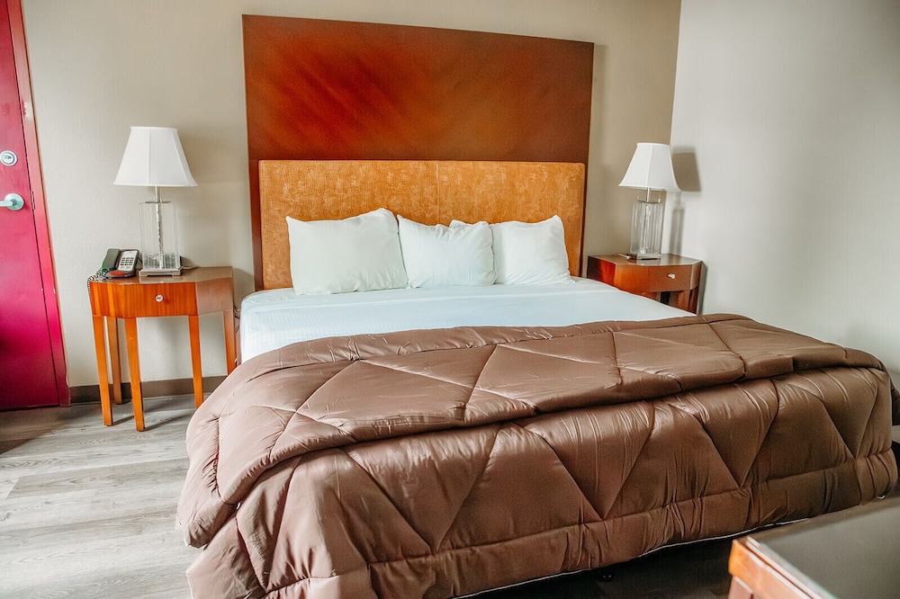 Country Garden & Suites - photo 10